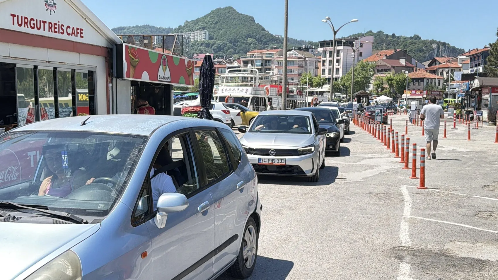 Amasra’da bayram yoğunluğu 6 binlik ilçeye 182 bin kişi akın etti