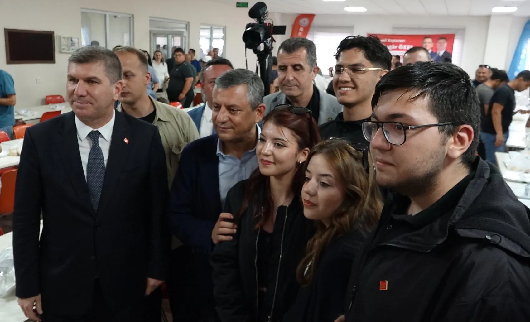Özgür Özel Sokak Siyasetiyle İktidar Hedefini Büyütüyor