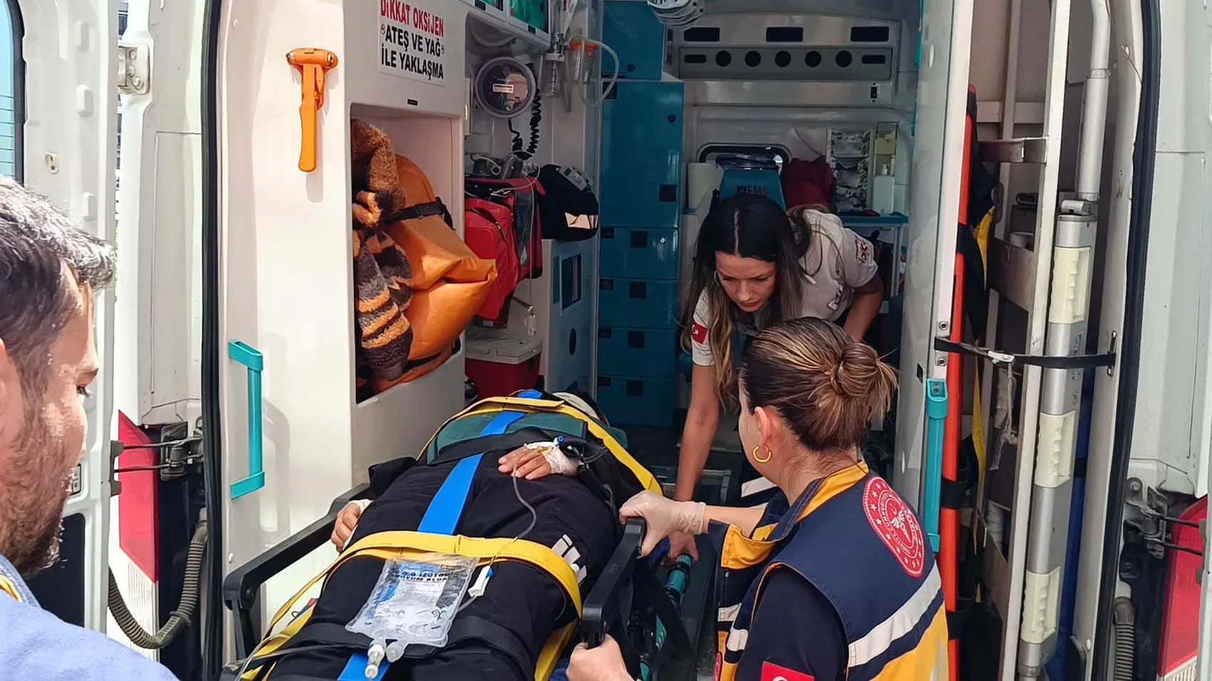 Demirkazık Dağı’nda mahsur kalan dağcıyı helikopter kurtardı