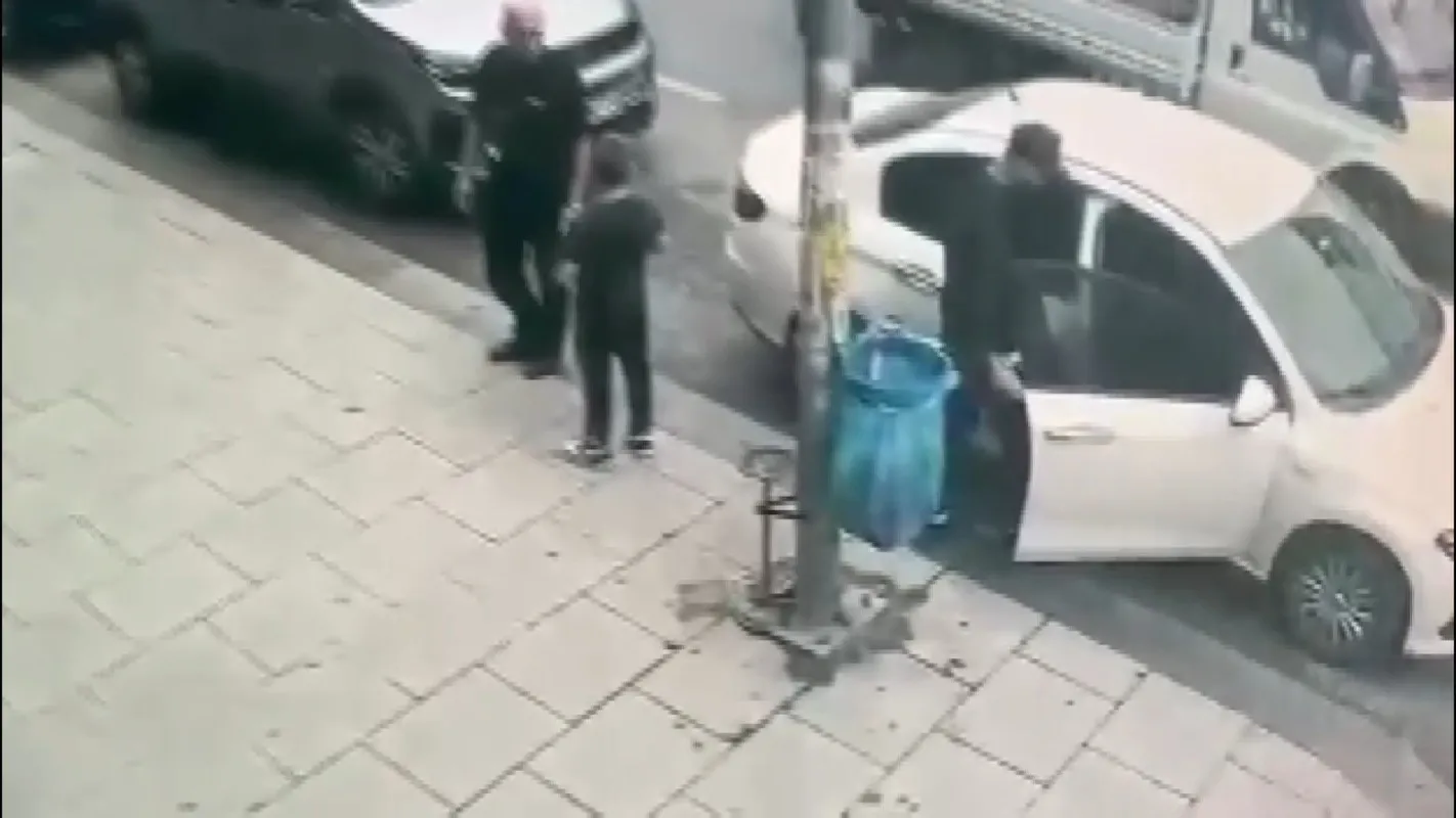 İBB yöneticisinin aracına takip cihazı yerleştirildiği anlar kamerada