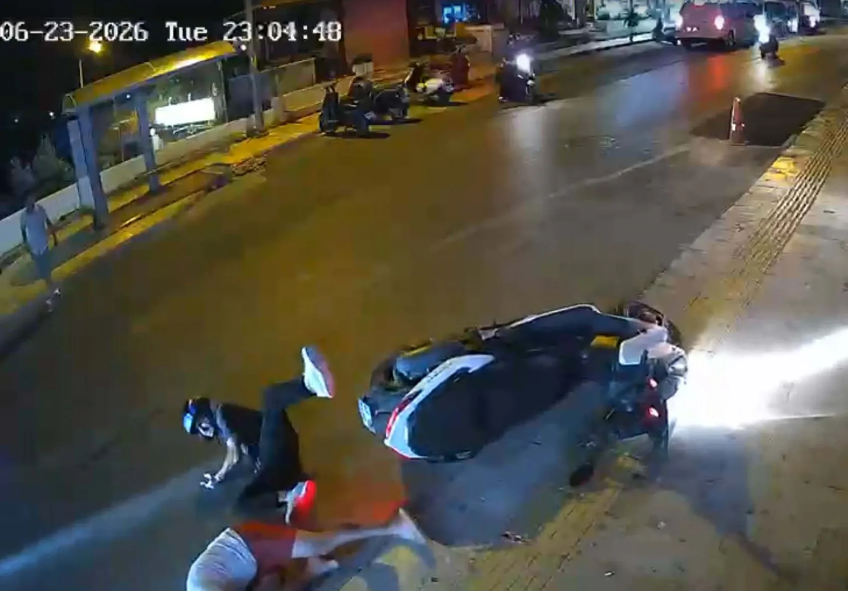 Bodrum trafiğinde motosiklet kazası kameraya yansıdı
