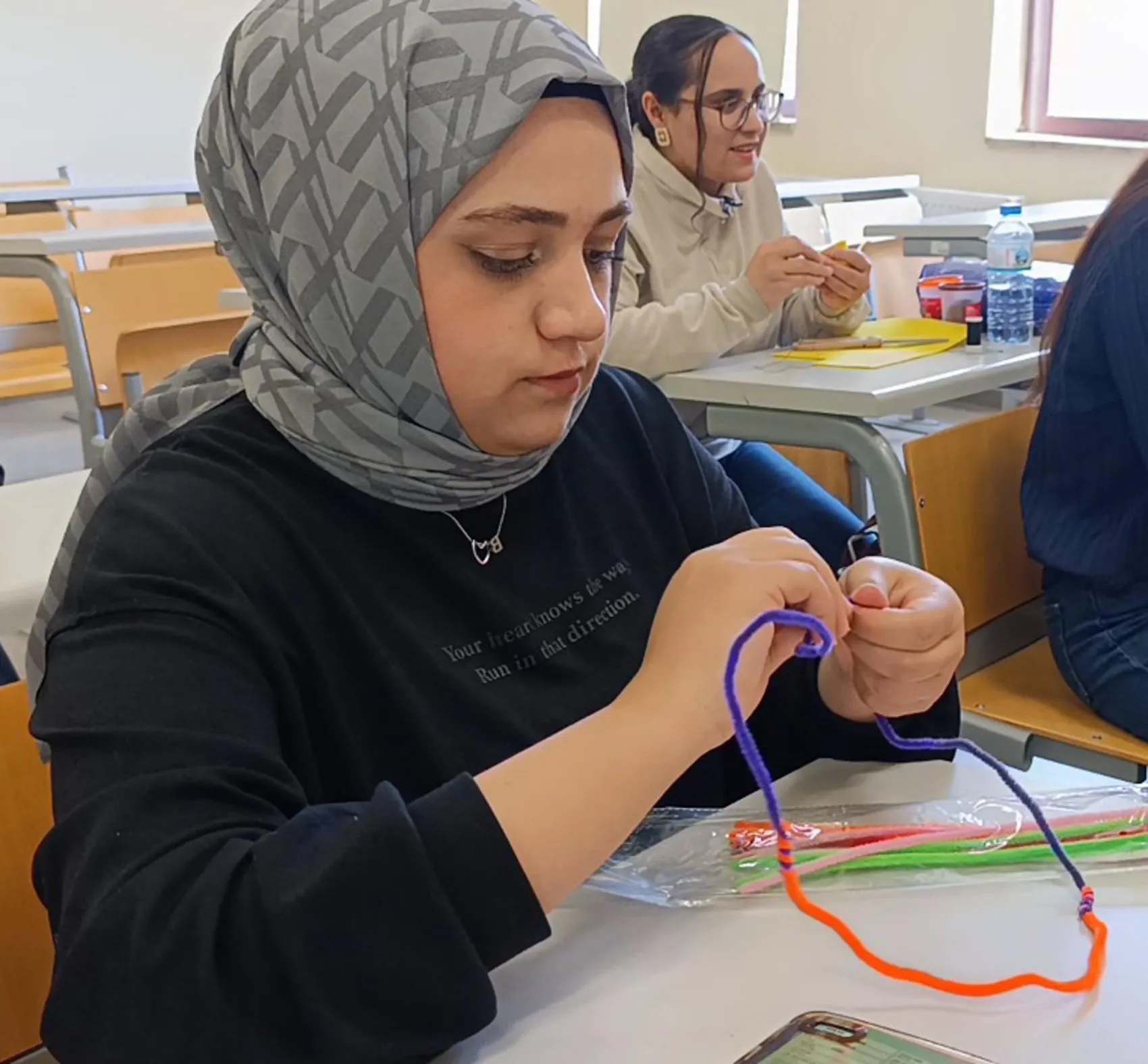 Miniklerin kağıda döktüğü hayaller üniversiteli abla ve abileriyle canlandı