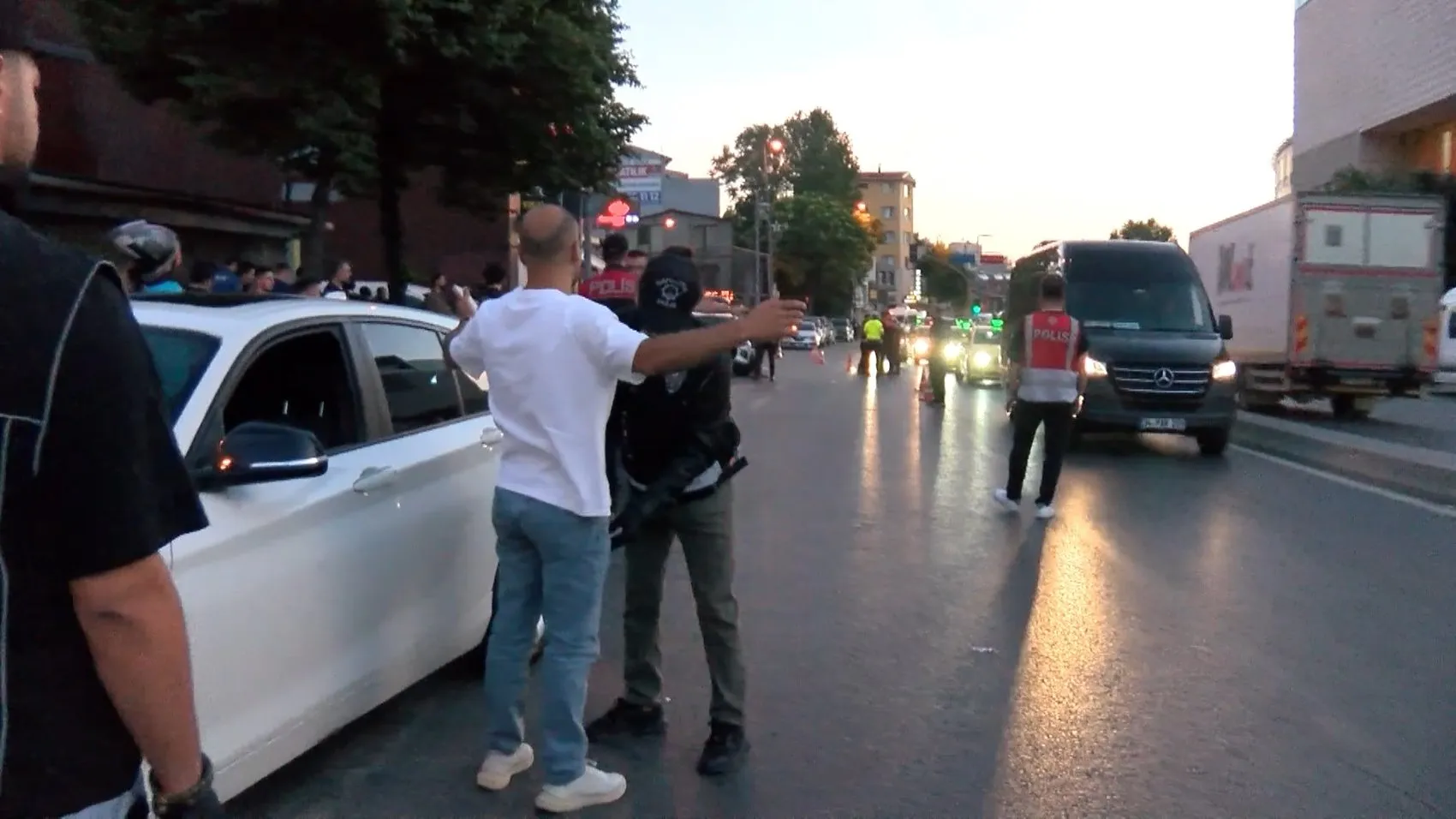 Beyoğlu sokaklarında geniş çaplı narkotik denetimi