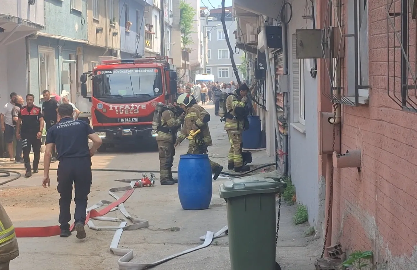 Bursa Osmangazi’de korkutan çatı yangını
