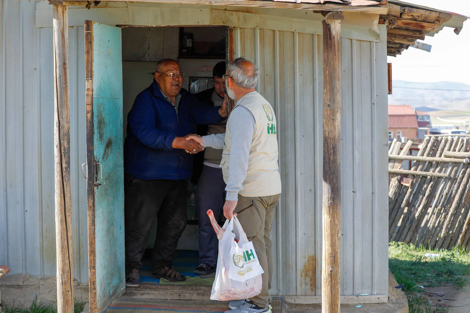 İHH 61 ülkede kurban emanetlerini ihtiyaç sahiplerine dağıttı