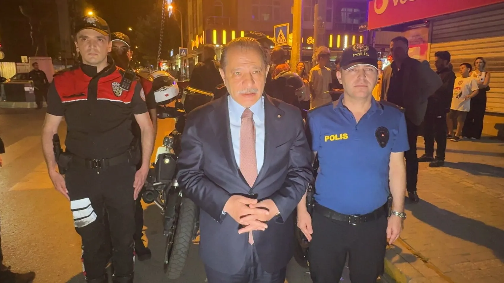 Avcılar sokaklarında gece yarısı yoğun polis denetimi