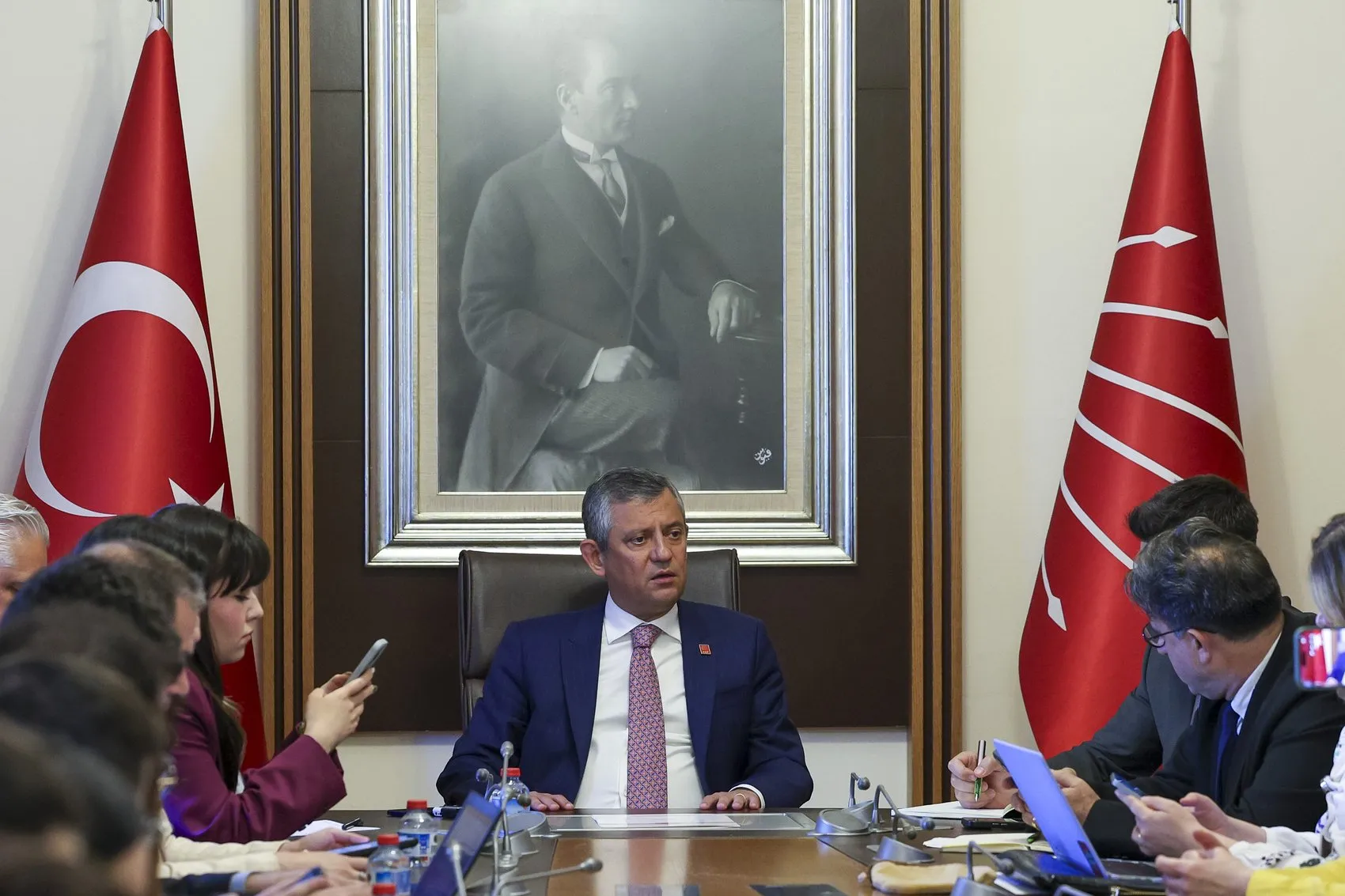 Özgür Özelden yeni parti iddiasına yanıt B planı hazırlığı
