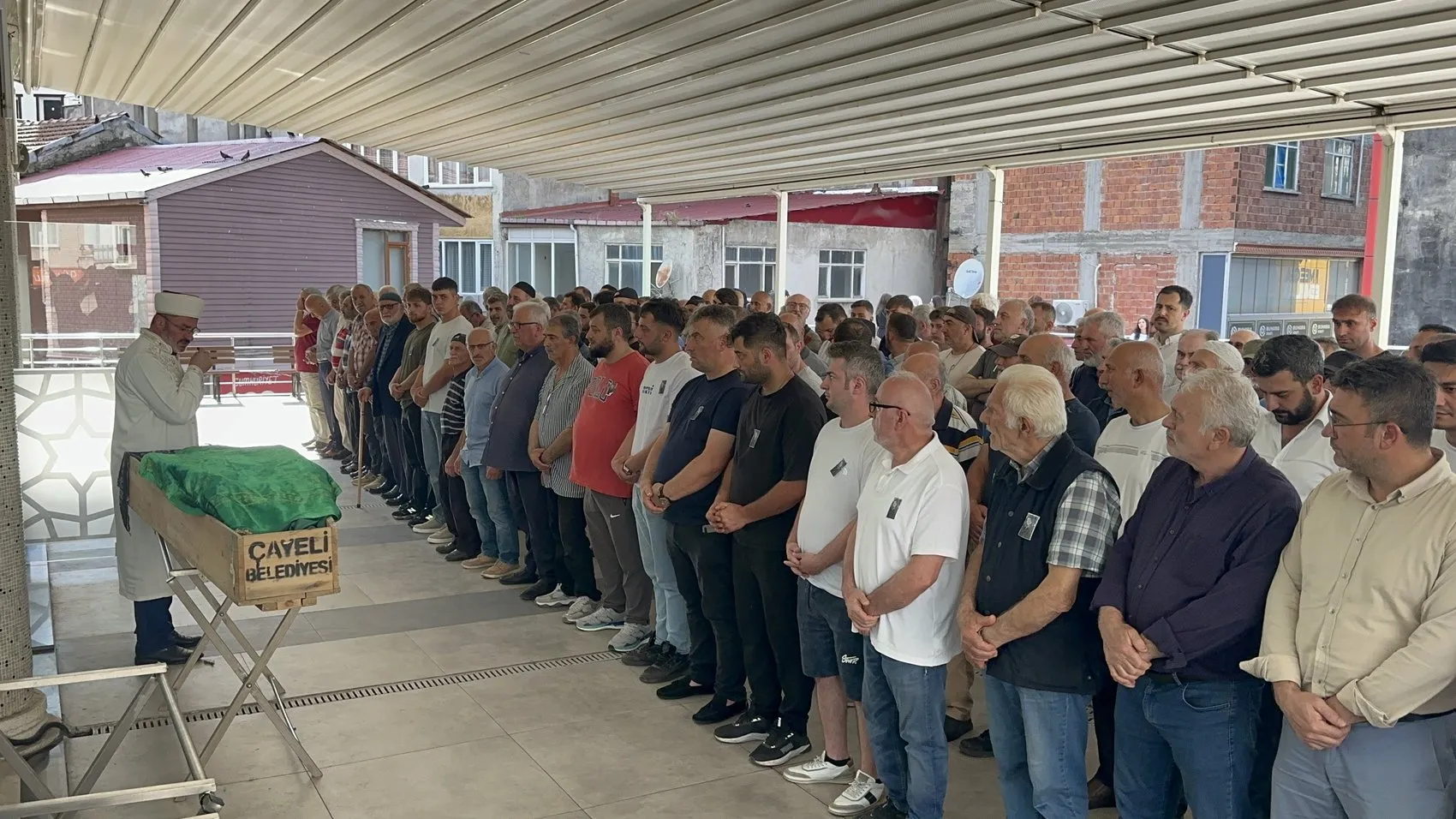 Rize’deki trafik kazasında hayatını kaybeden iki arkadaş defnedildi