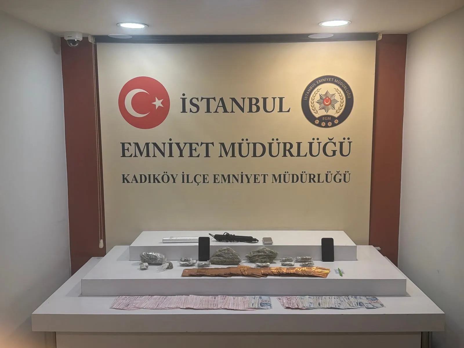 Kadıköy Fikirtepe’de uyuşturucu operasyonu