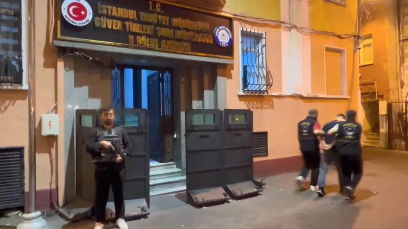 Beyoğlu’nda kask hırsızlığı yapan şüpheli yakayı ele verdi