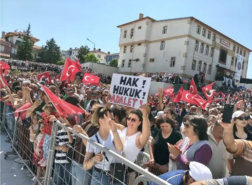 Özgür Özel Çorum’da hodri meydan dedi