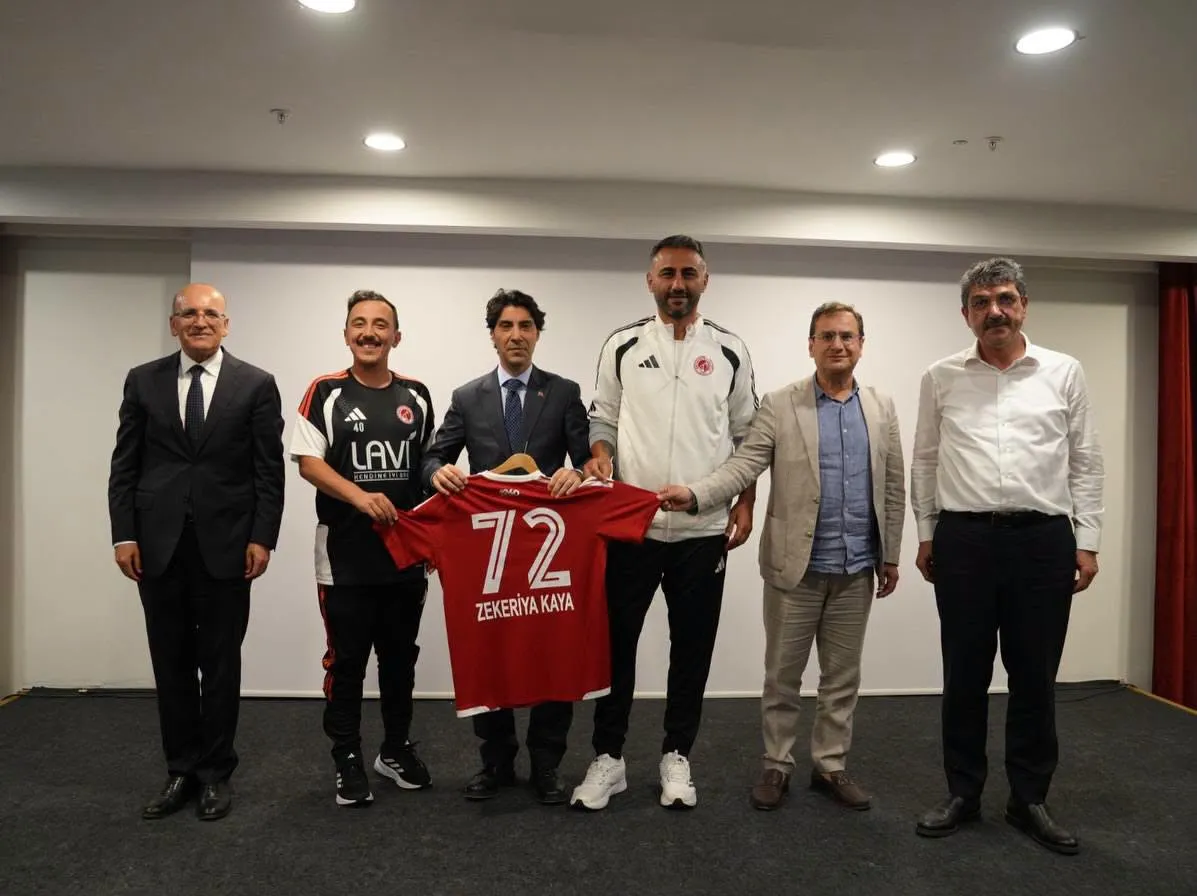 Mehmet Şimşek Bolu kampında futbolcularla bir araya geldi