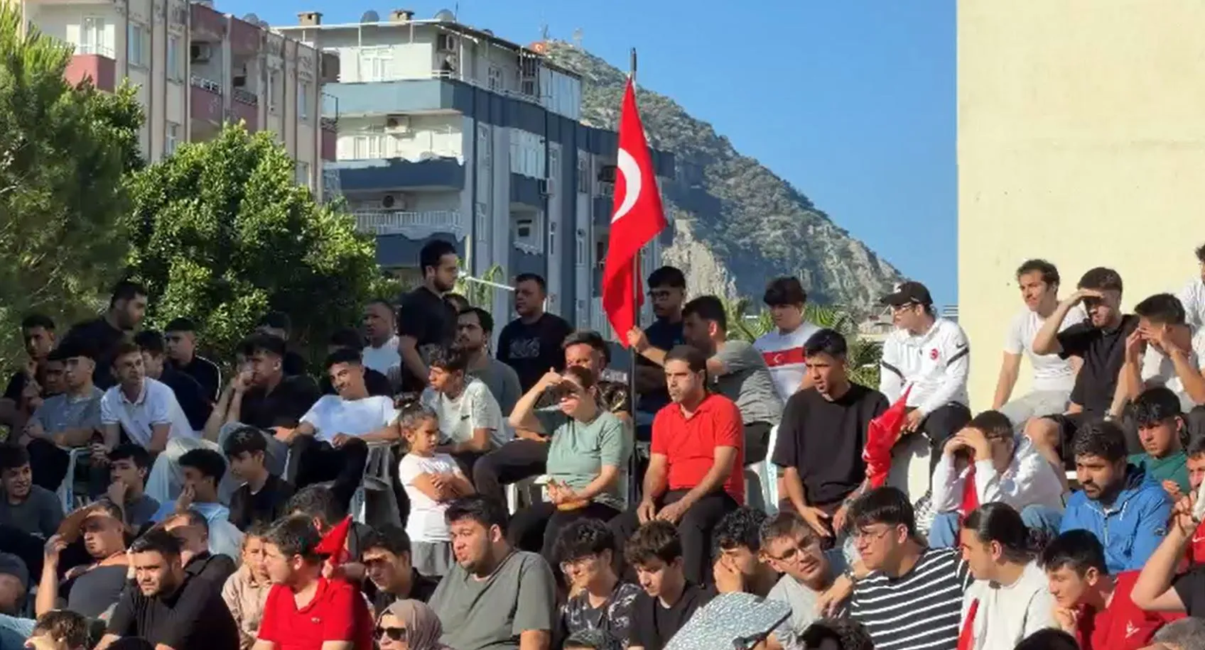 Adanalılar milli maç coşkusunu ciğer sofrasında yaşıyor