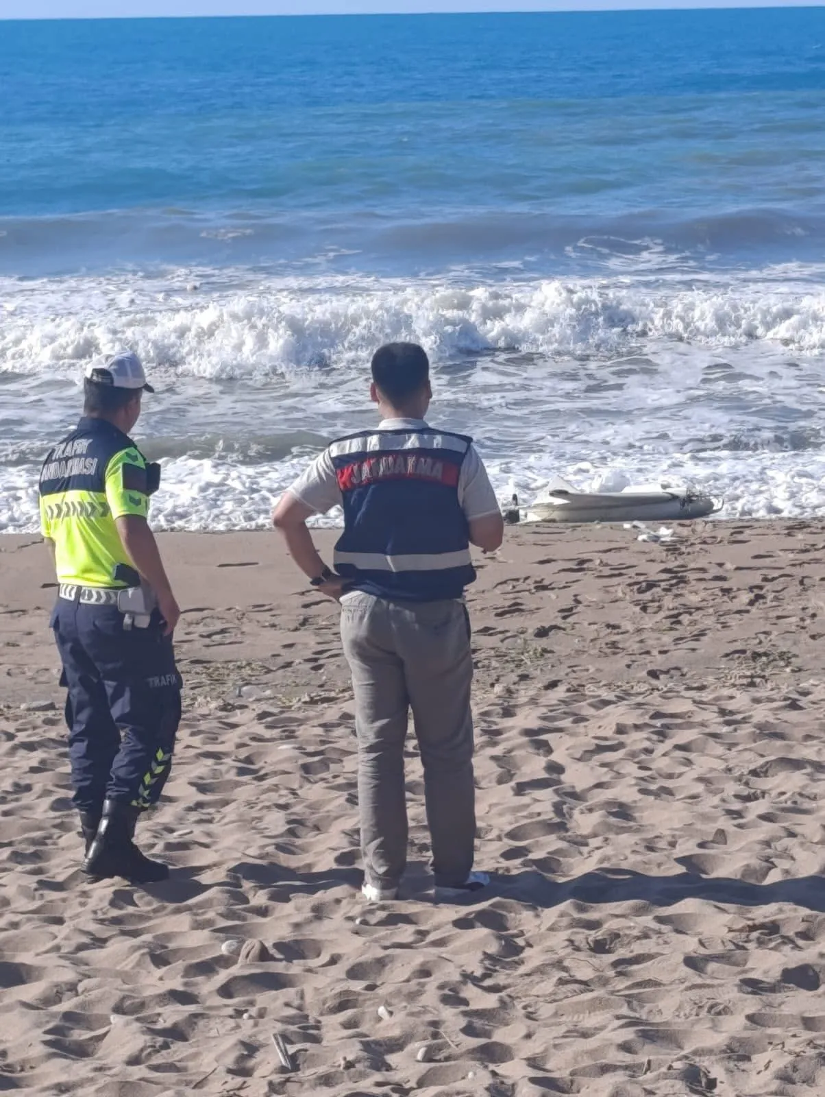 Bartın sahilinde parçalanmış halde gizemli hava aracı bulundu
