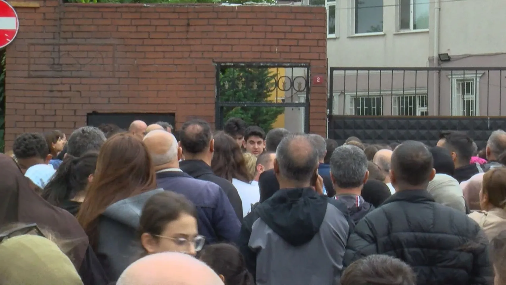 LGS maratonu bitti Öğrenciler sınav çıkışında ter döktü