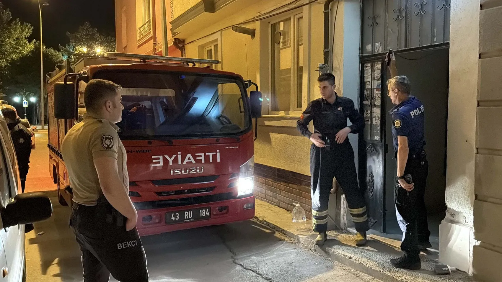 Kütahya’da gece devriyesindeki polis apartman faciasını önledi