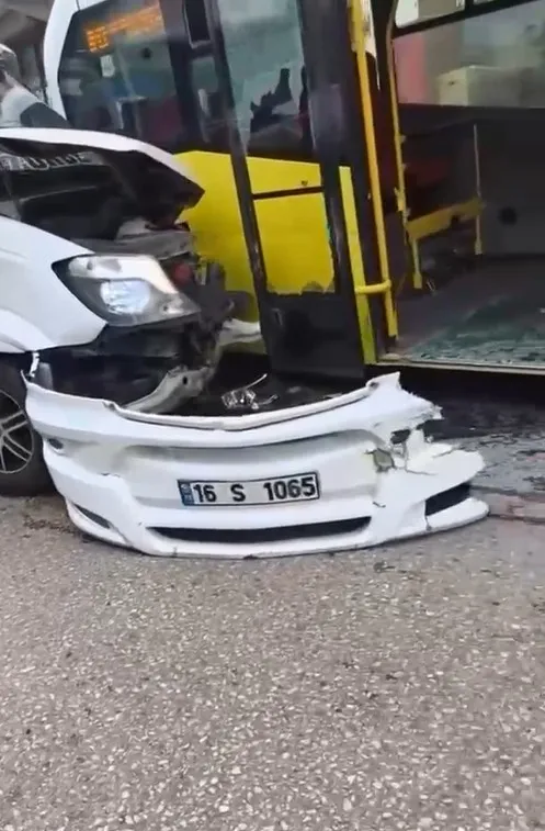 Bursa'da akşam saatlerinde trafik kazası 5 yaralı var