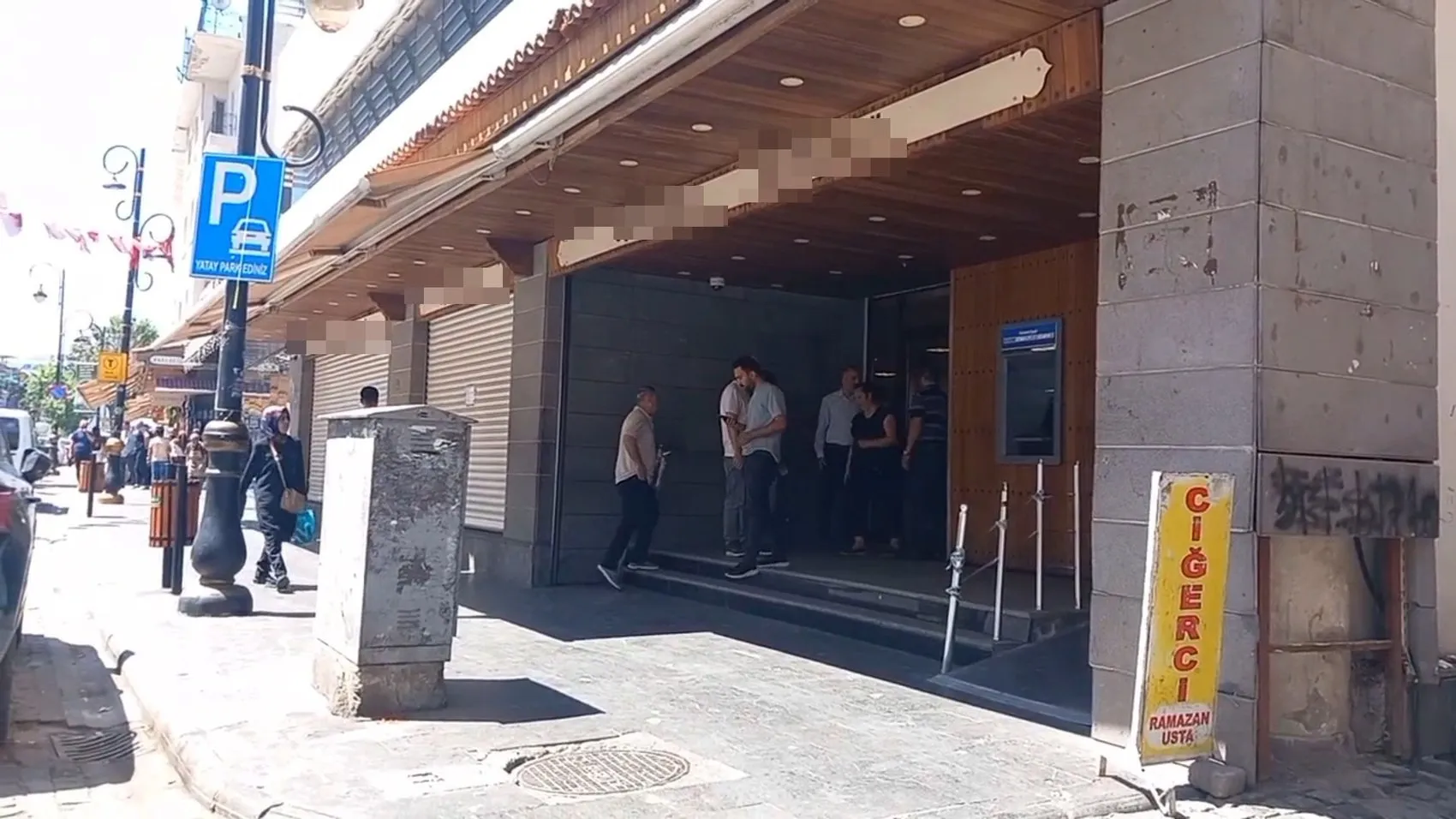 Diyarbakır Sur’da banka şubesine gece yarısı ateş açıldı