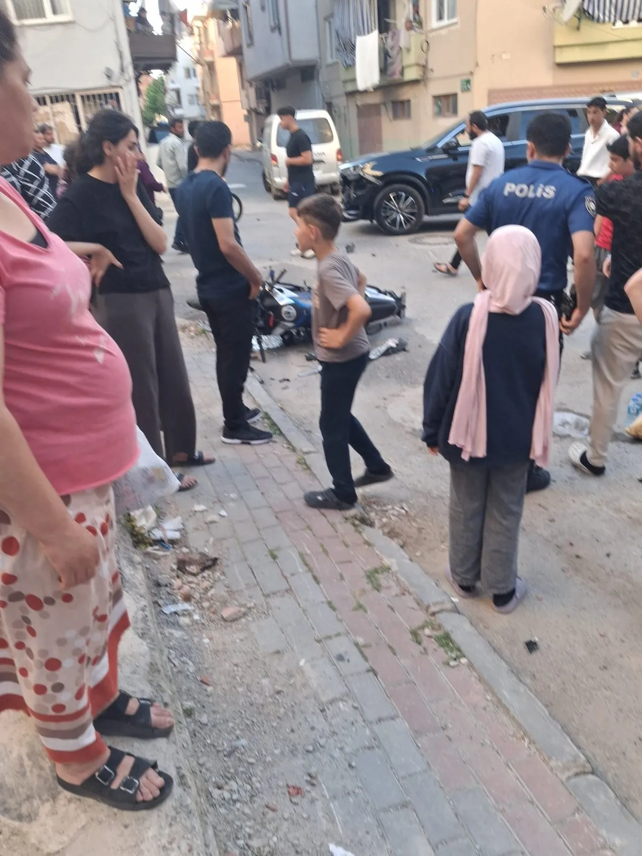 Gemlikte trafik kazası genç sürücüyü hastanelik etti