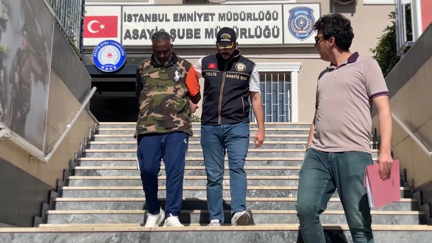Fatih'te turist soyup havalimanına koşan hırsız yakayı ele verdi
