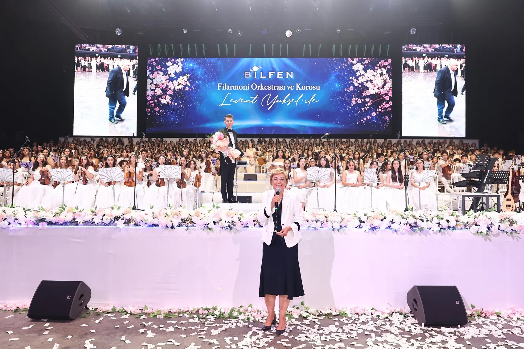 800 öğrenci Levent Yüksel ile dev sahnede buluştu
