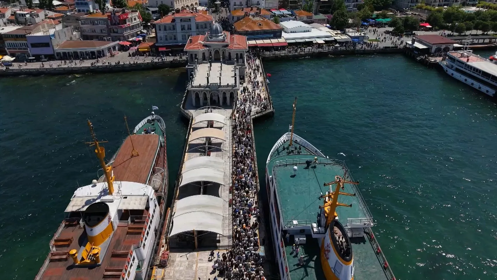 Büyükada baharı karşılıyor Hafta sonu ziyaretçi akını yaşandı