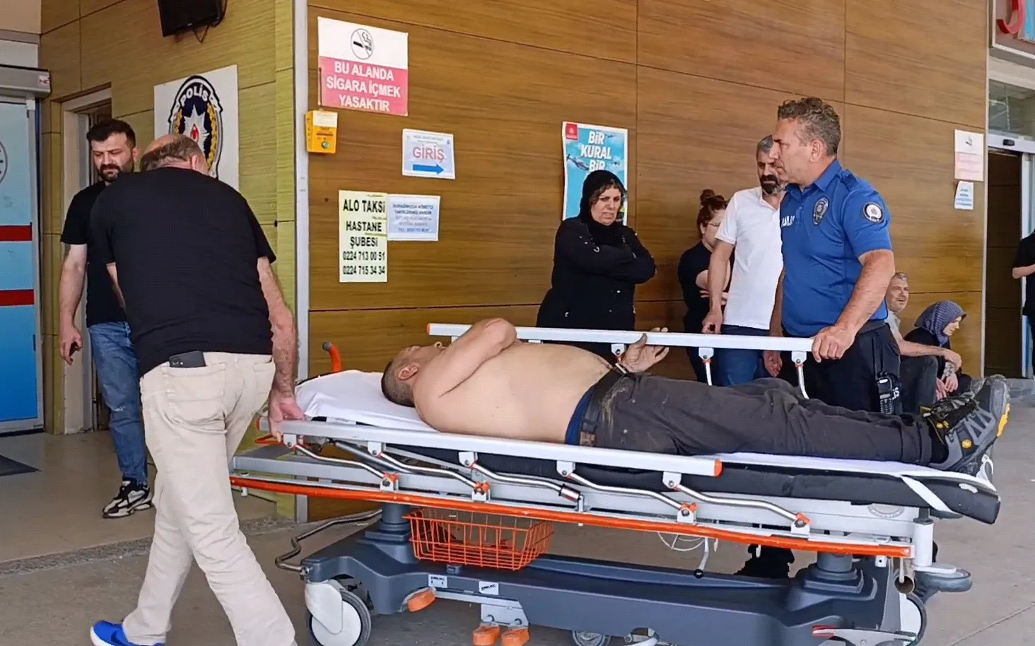 İnegöl'de bahçede kiraz toplarken dört metre yüksekten yere çakıldı