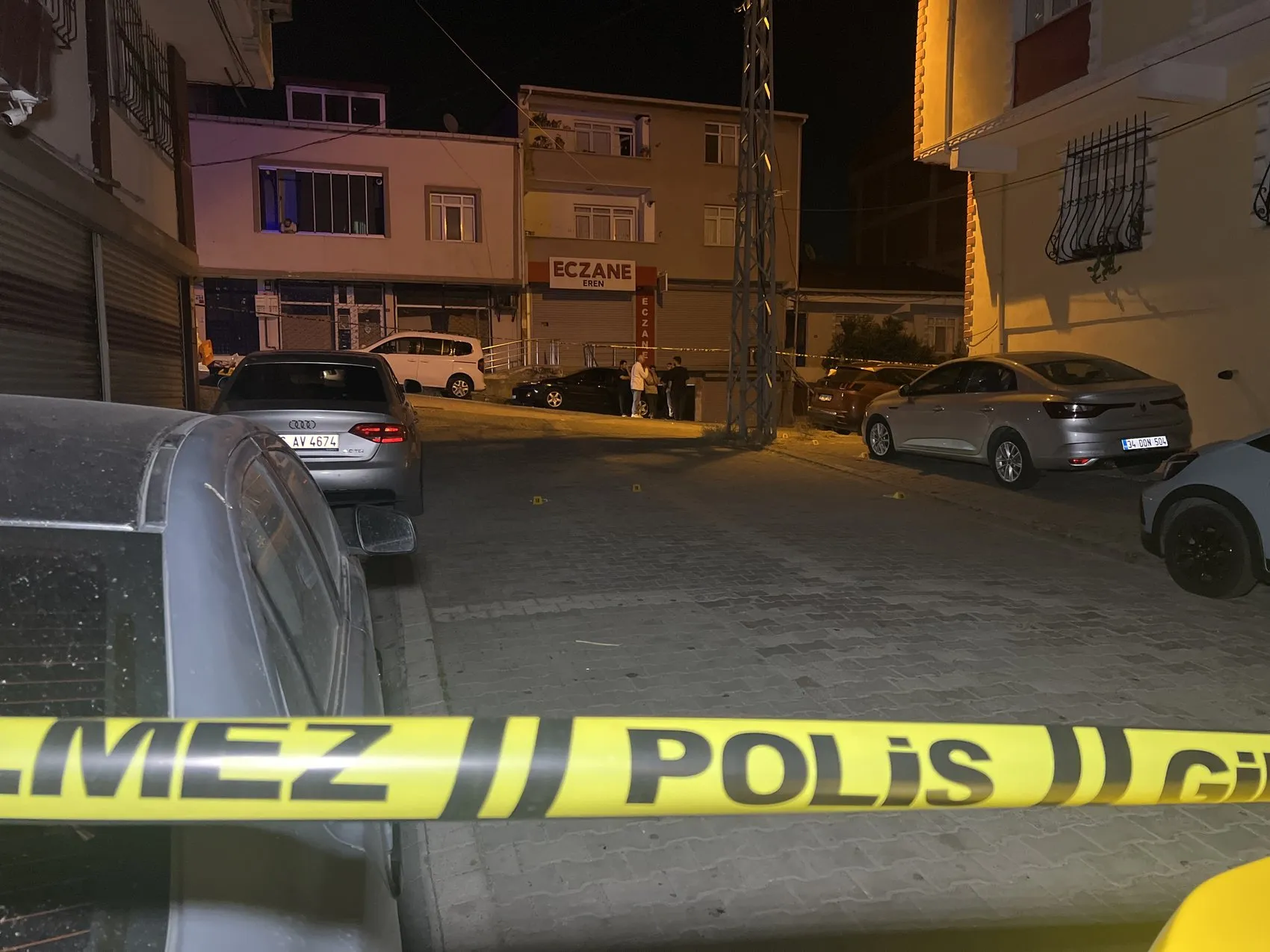 Esenyurt sokaklarında gece yarısı silahlı çatışma