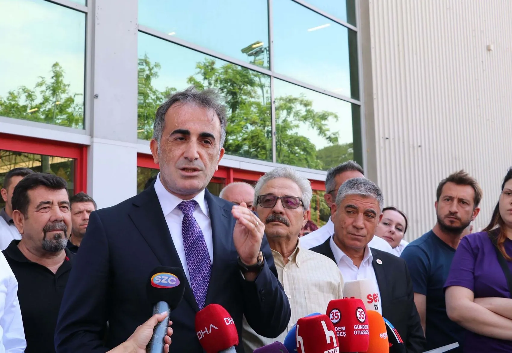 CHP İzmir’de görevden alma krizine karşı sert çıkış
