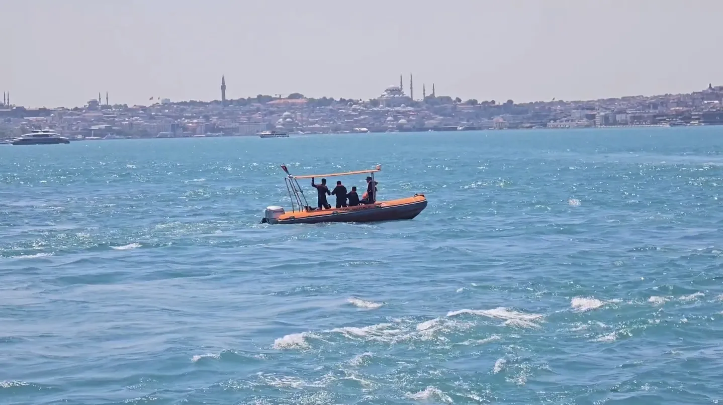 Üsküdar sahilinde denize giren kişi için günlerdir arama yapılıyor
