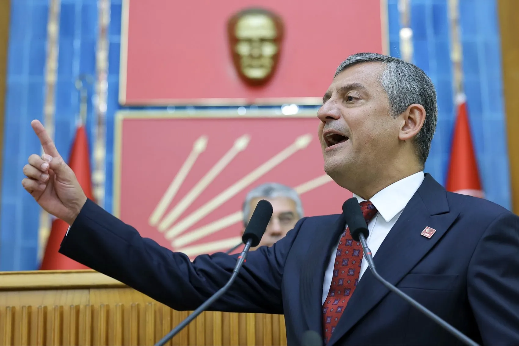 Özgür Özel'den sert çıkış Partimdeki işgal biter veya yeni yol buluruz
