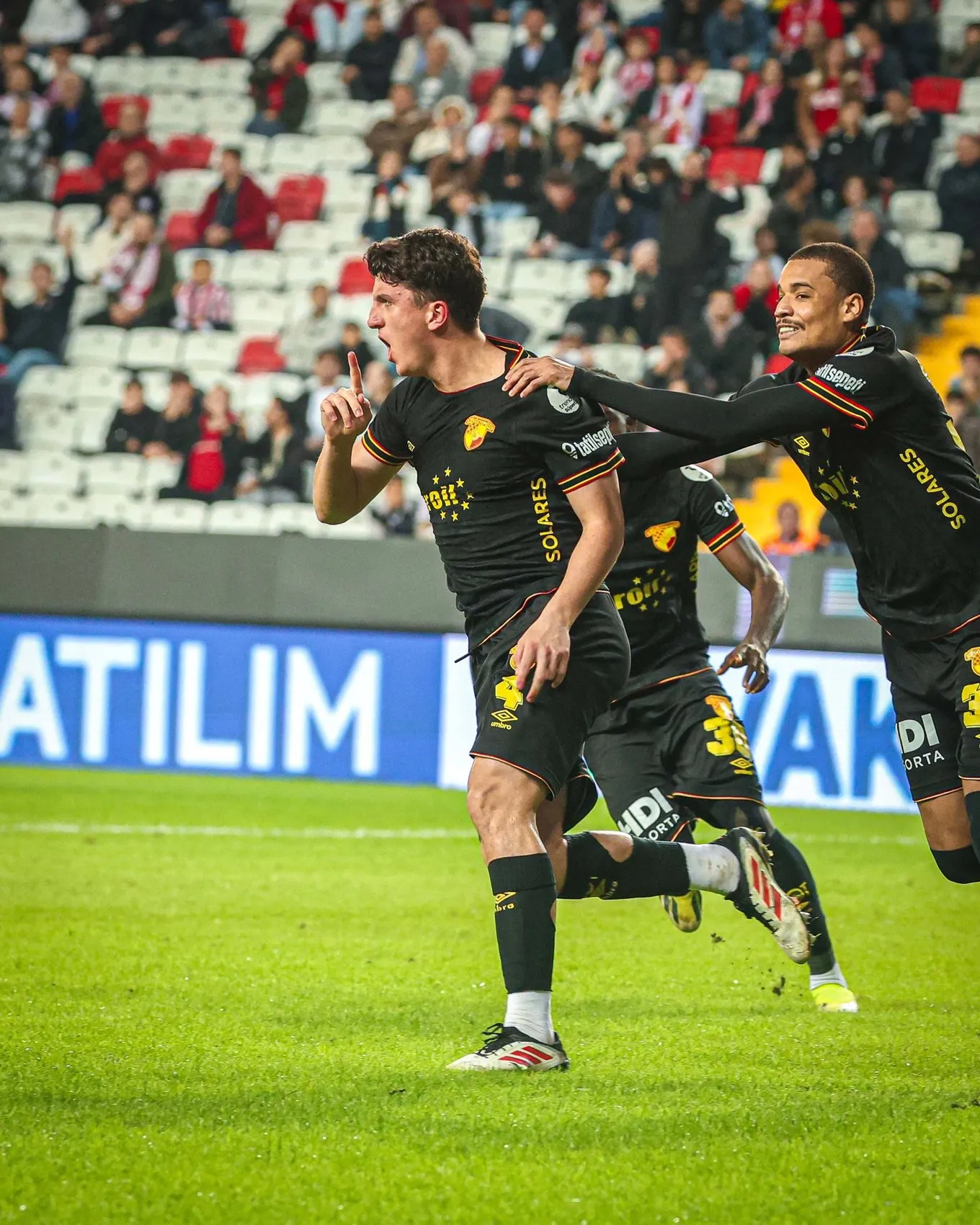 Göztepe savunmada istikrarı elden bırakmıyor