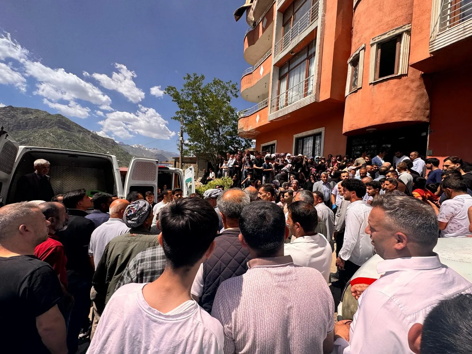 Şemdinli'de uzman çavuş dehşeti Eşini ve ailesini öldürdü