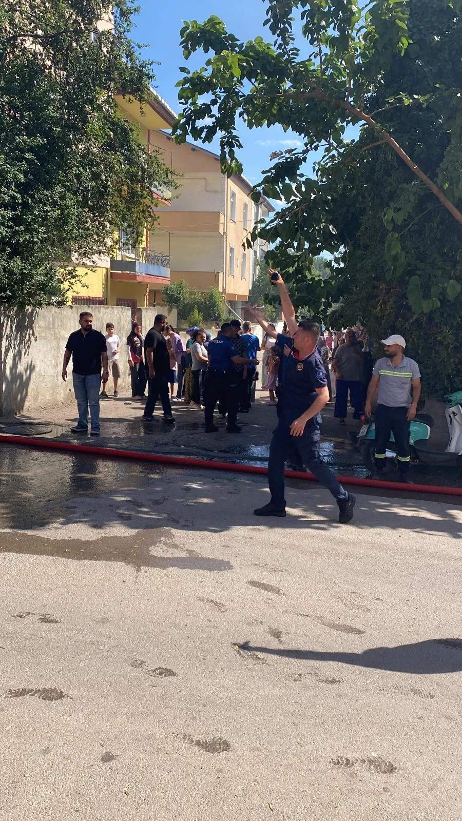 Kocaeli’de seyir halindeki TIR alev aldı ve mahalle tahliye edildi