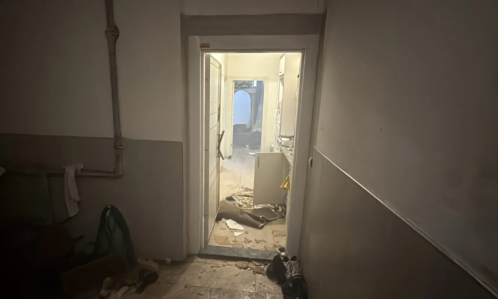 Antalya'da bir kadın evini ateşe verip kapıyı üzerine kilitledi