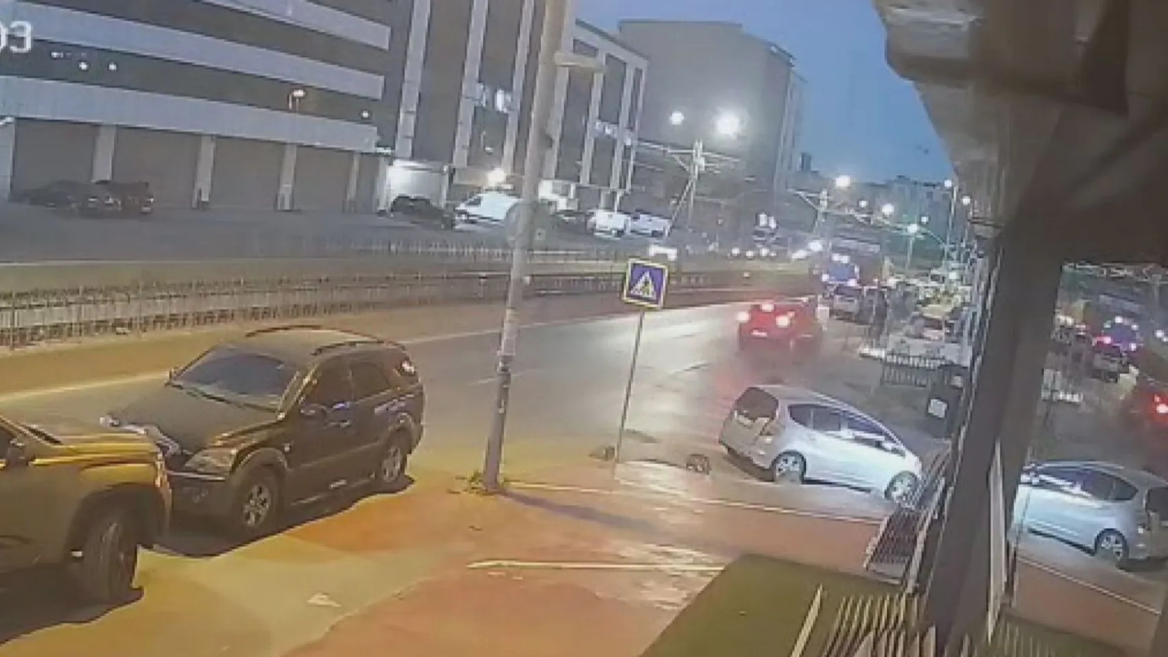 Sultangazi'de kaza sonrası otomobili bırakıp kaçtılar