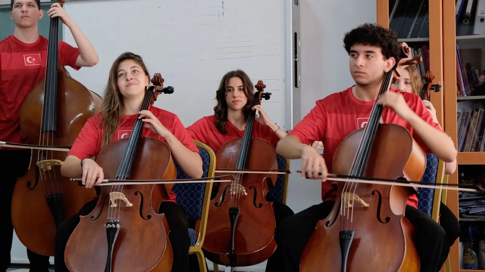 Milli takımın yeni marşı Bursalı gençlerden geldi
