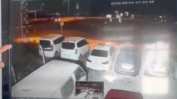 İslahiye yolunda 17 tonluk arpa kazası kameraya yansıdı