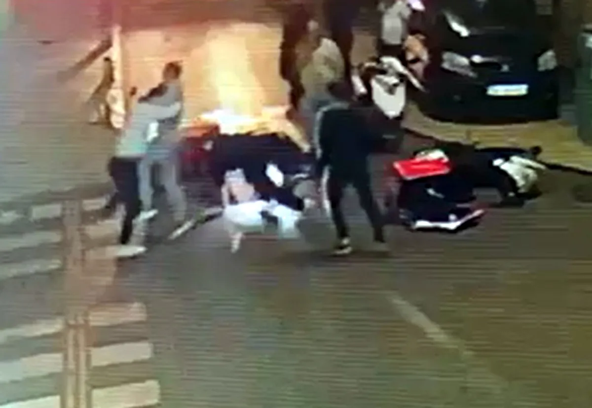 Çorlu'da gece yarısı sokak kavgası kamerada
