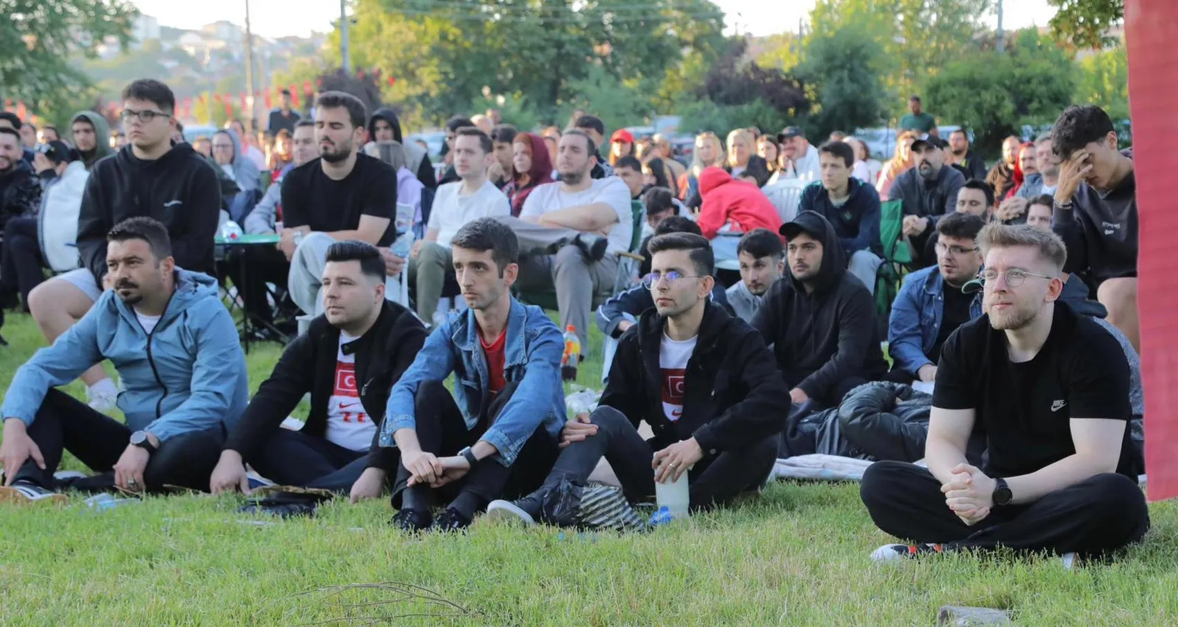 Edirne Sarayiçi'nde dev ekran milli maç buluşması