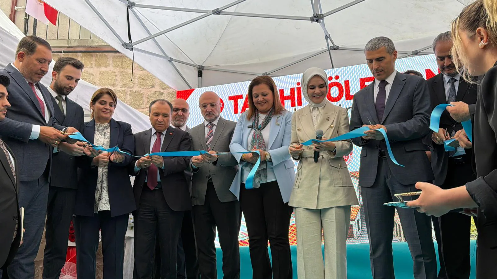 Afyonkarahisarlı kadınlara tarihi handa ücretsiz satış imkanı