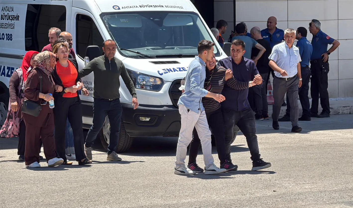 Antalya'da 7 aylık hamile hemşire evinde hayatını kaybetti