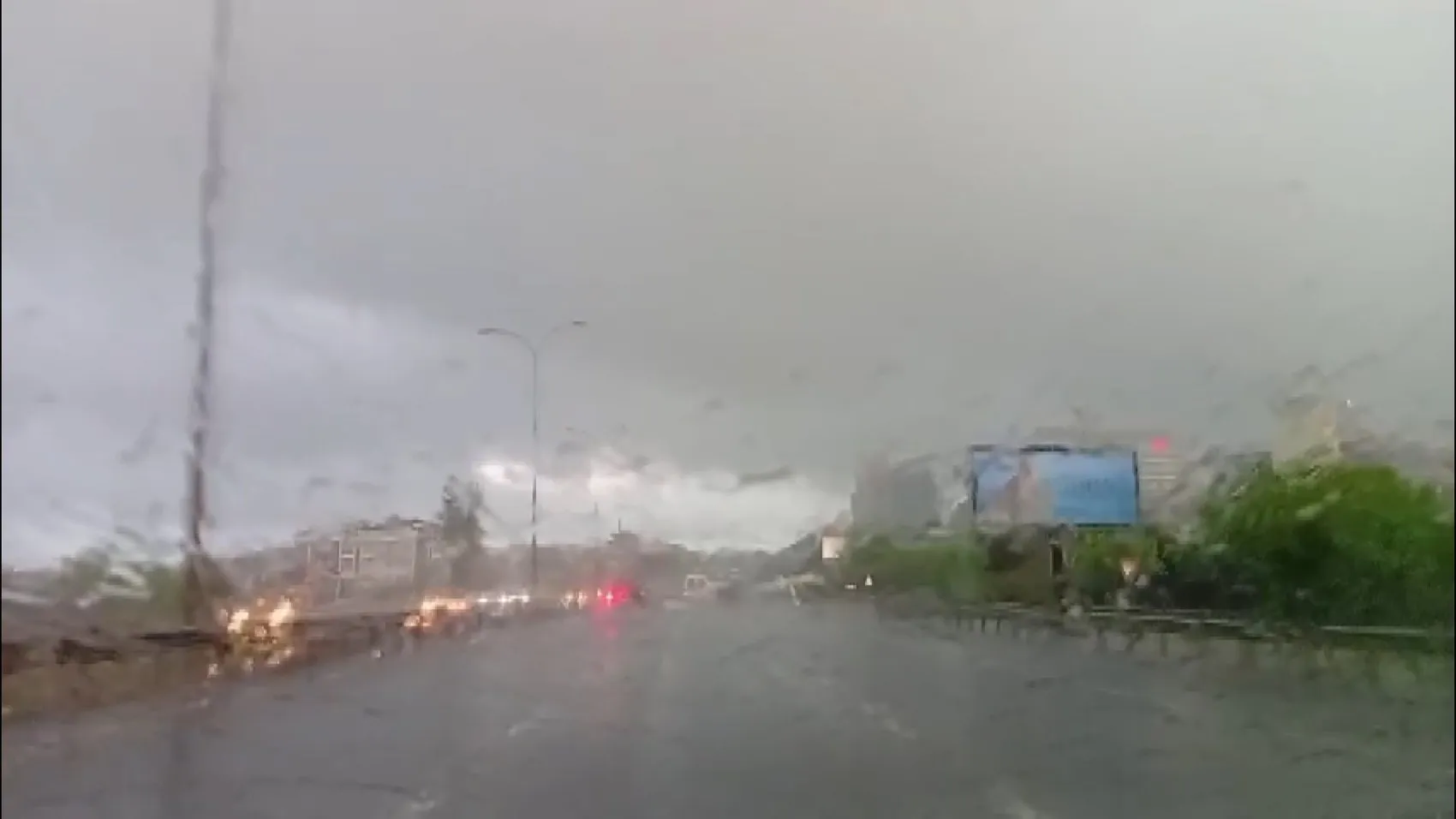 İstanbul güne yağmurla uyandı
