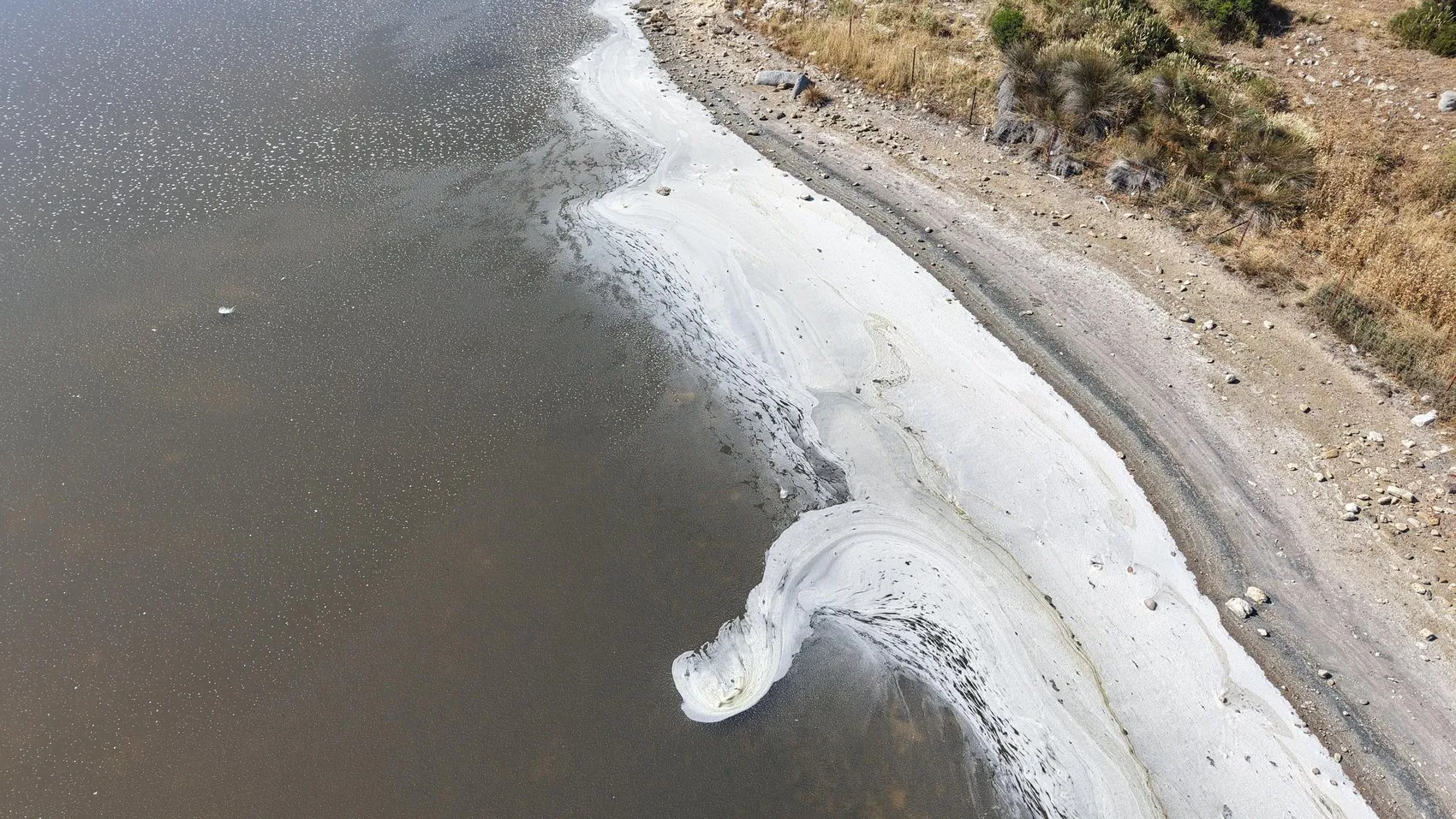Çanakkale'nin meşhur Kalpli Gölü bu yıl pembeye dönmedi