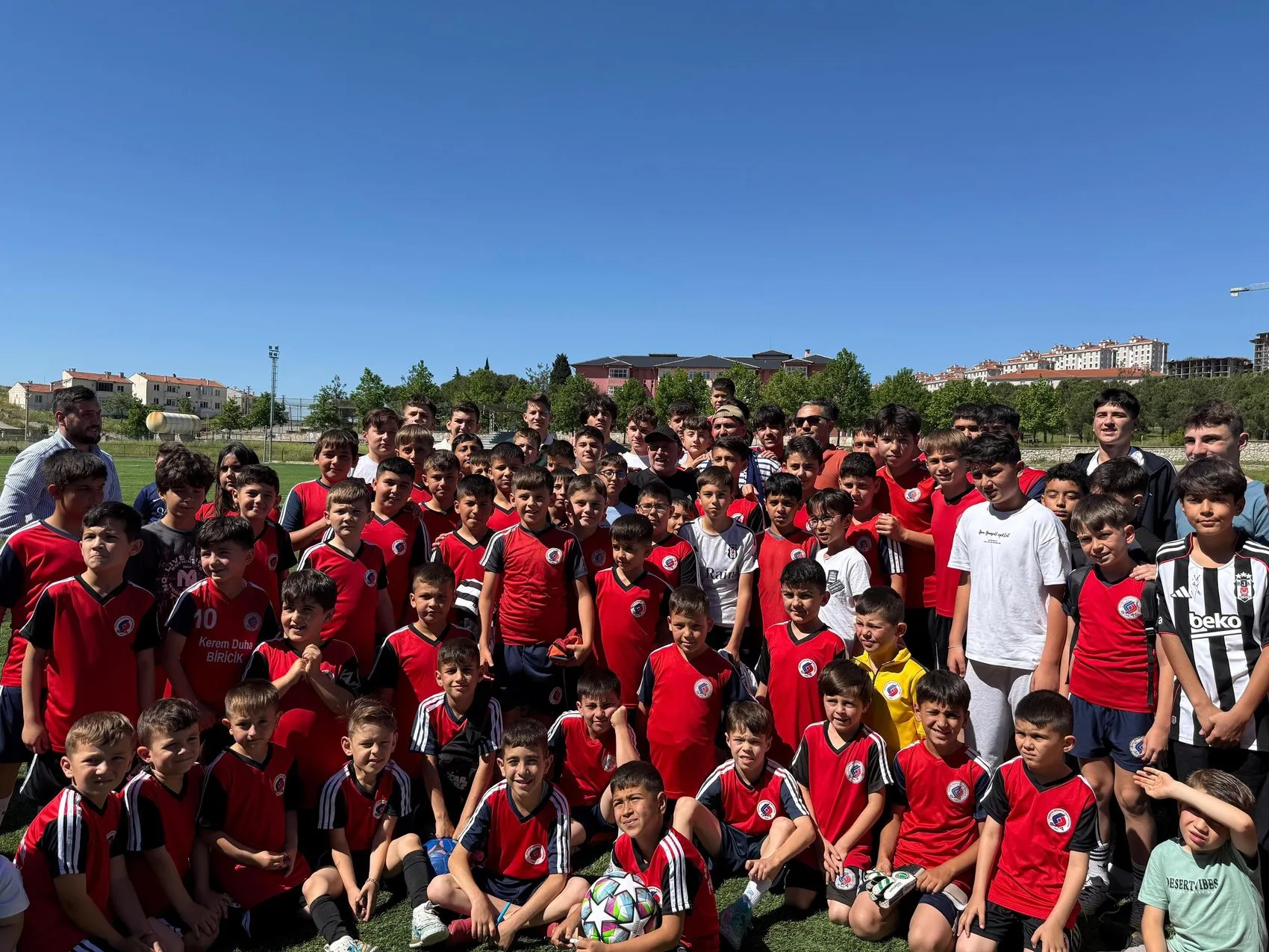 Cengiz Ünder futbola başladığı topraklara döndü