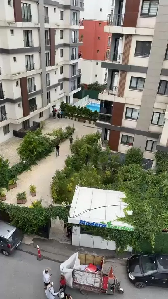 Çekmeköy'de site bahçesinde iki kişinin cansız bedeni bulundu