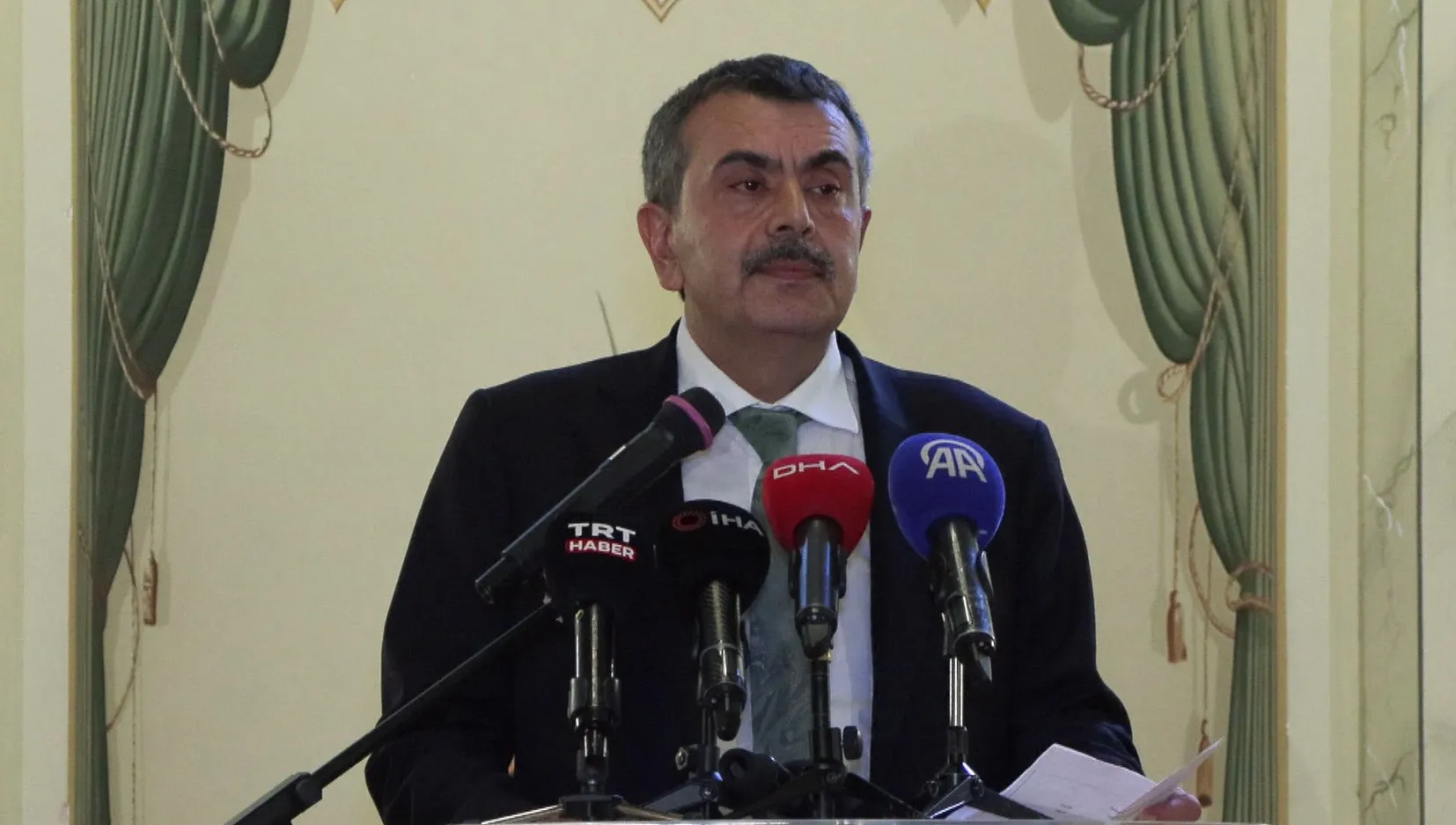 Bakan Tekin Alevilik eğitimi için yeni modülleri duyurdu