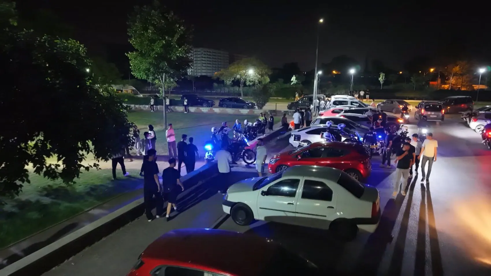Bursa sokaklarında bin polisli geniş güvenlik taraması