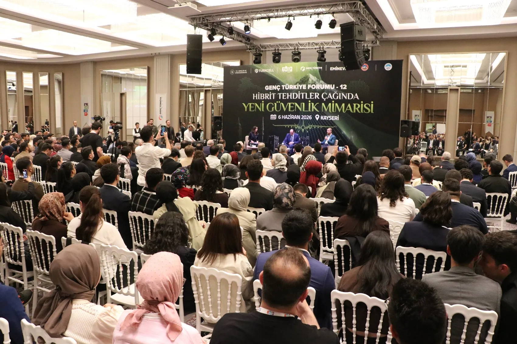 Gençler Kayseri'de güvenlik ve terörsüz Türkiye için toplandı