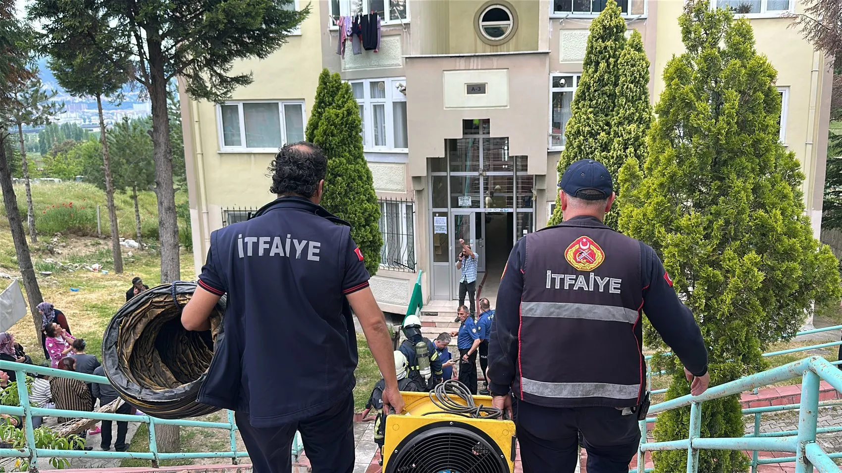 Kütahya’da bir apartmanın asansör dairesi alevlere teslim oldu
